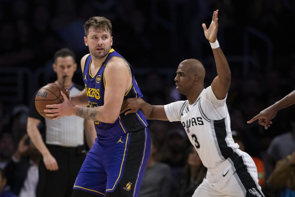 据赛场边记 据赛场边记